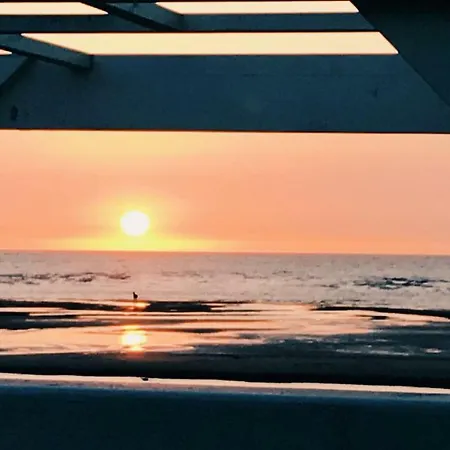 Castel Aan Zee شقة