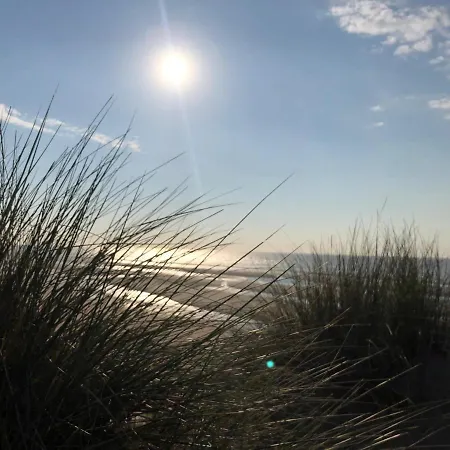 Castel Aan Zee Lägenhet *